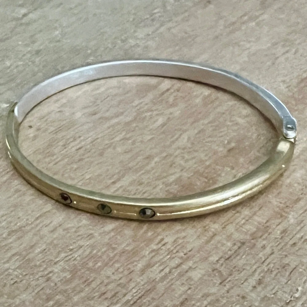 NEW MARLYN SCHIFF Two Tone Crystal Beaded Hinged Bangle Bracelet 7.25”